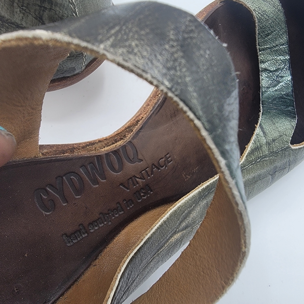 Cydwoq Elegant Green Handmaid Shoes - Picture 9 of 9